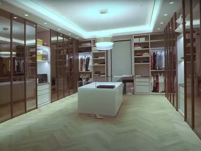The Dubai mega-mansion Walk-in wardrobe