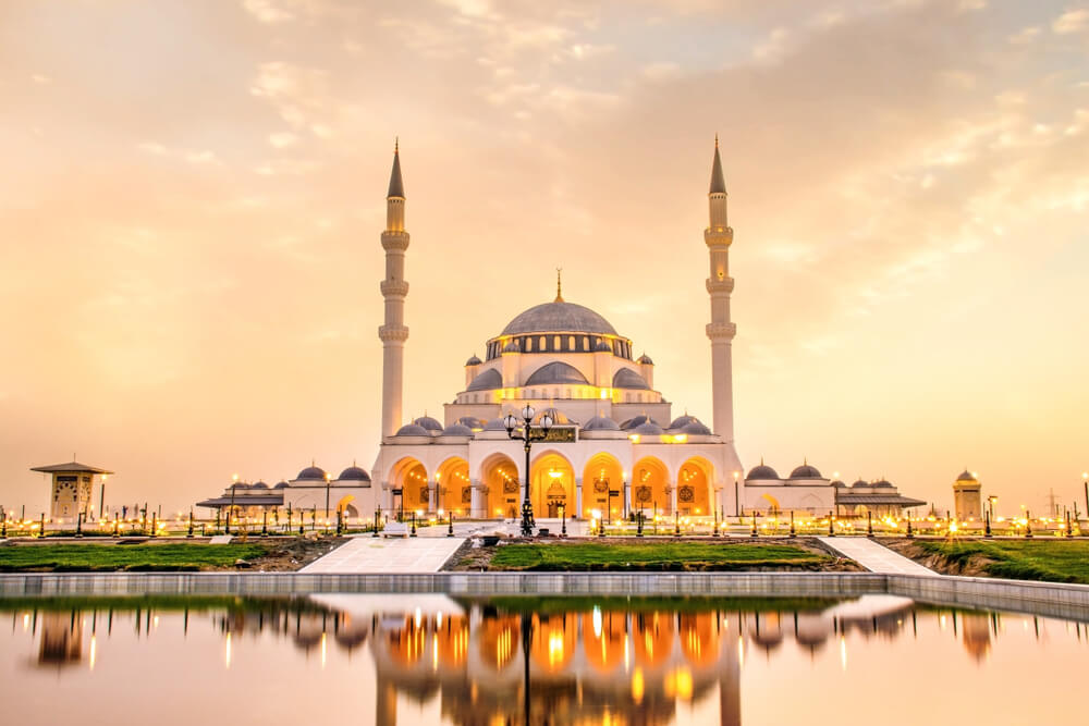 Sharjah Mosque - largest mosque and Best Place to Visit in Sharjah