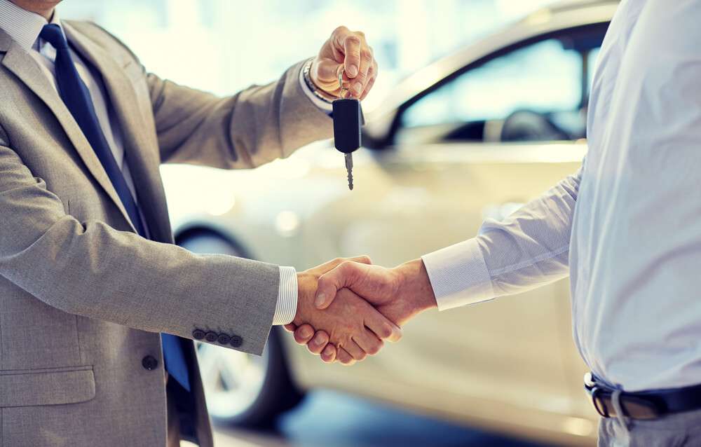Find a Good Car Salesman For Buying Used Car in Dubai