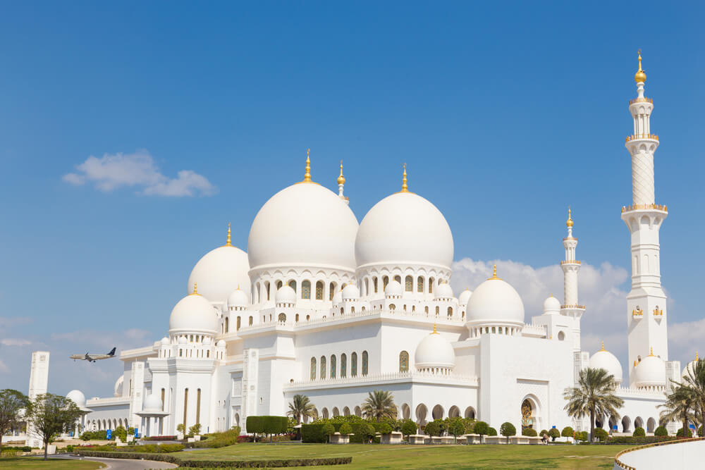Take a Tour of the City's Impressive Sheikh Zayed Grand Mosque