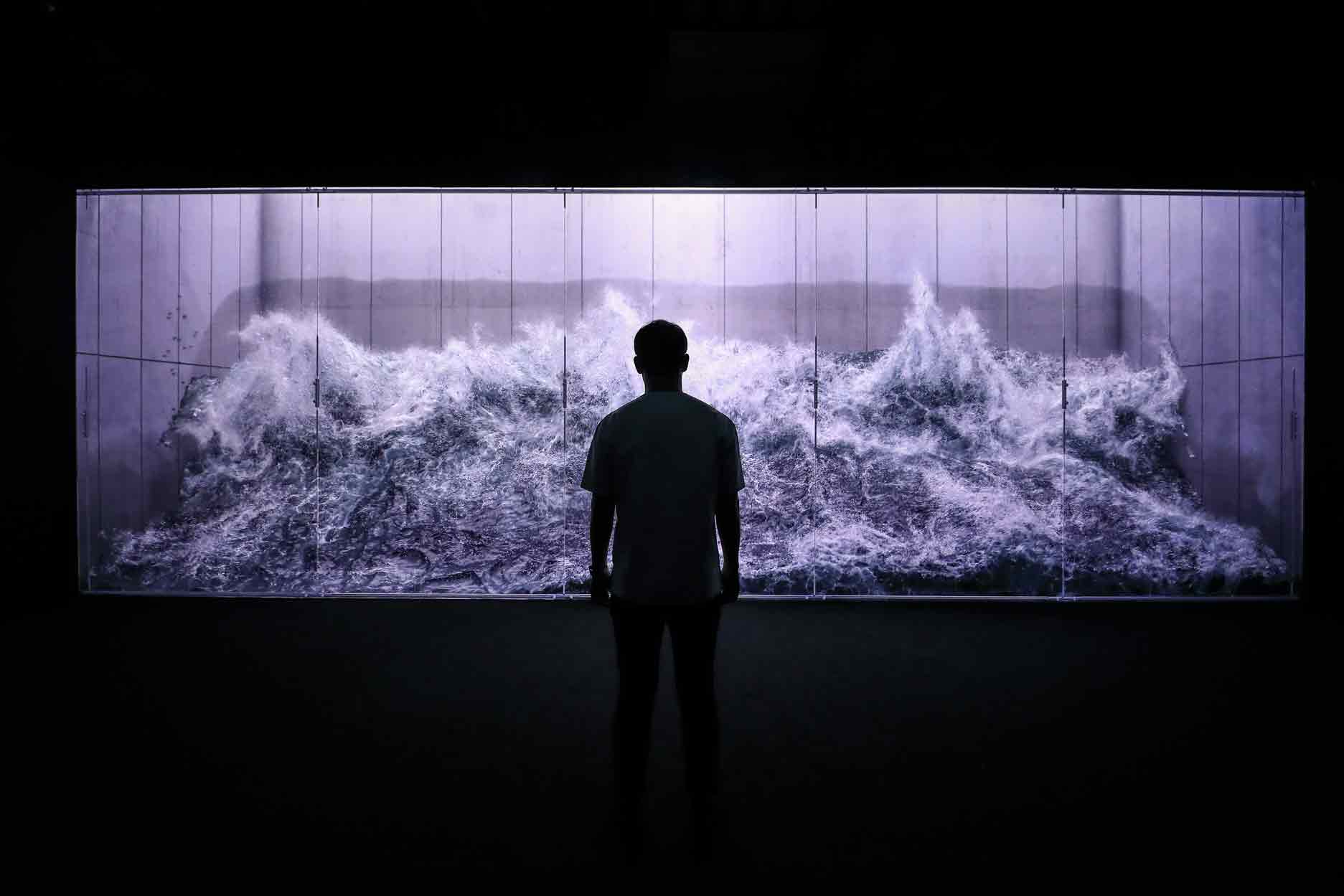The Enthralling Waves at Dubai Mall Art Gallery